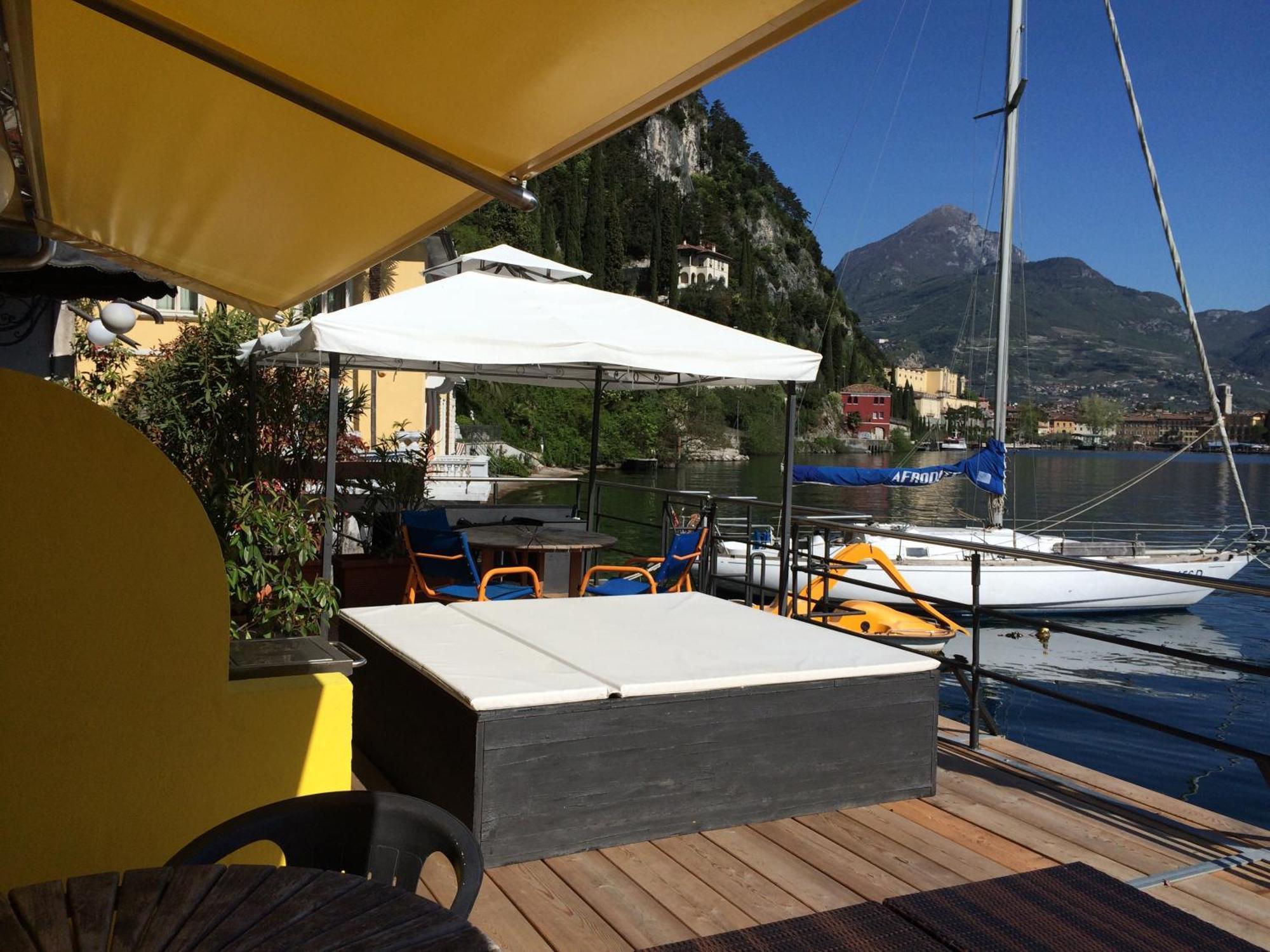 Apartments Excelsior Riva del Garda Rum bild