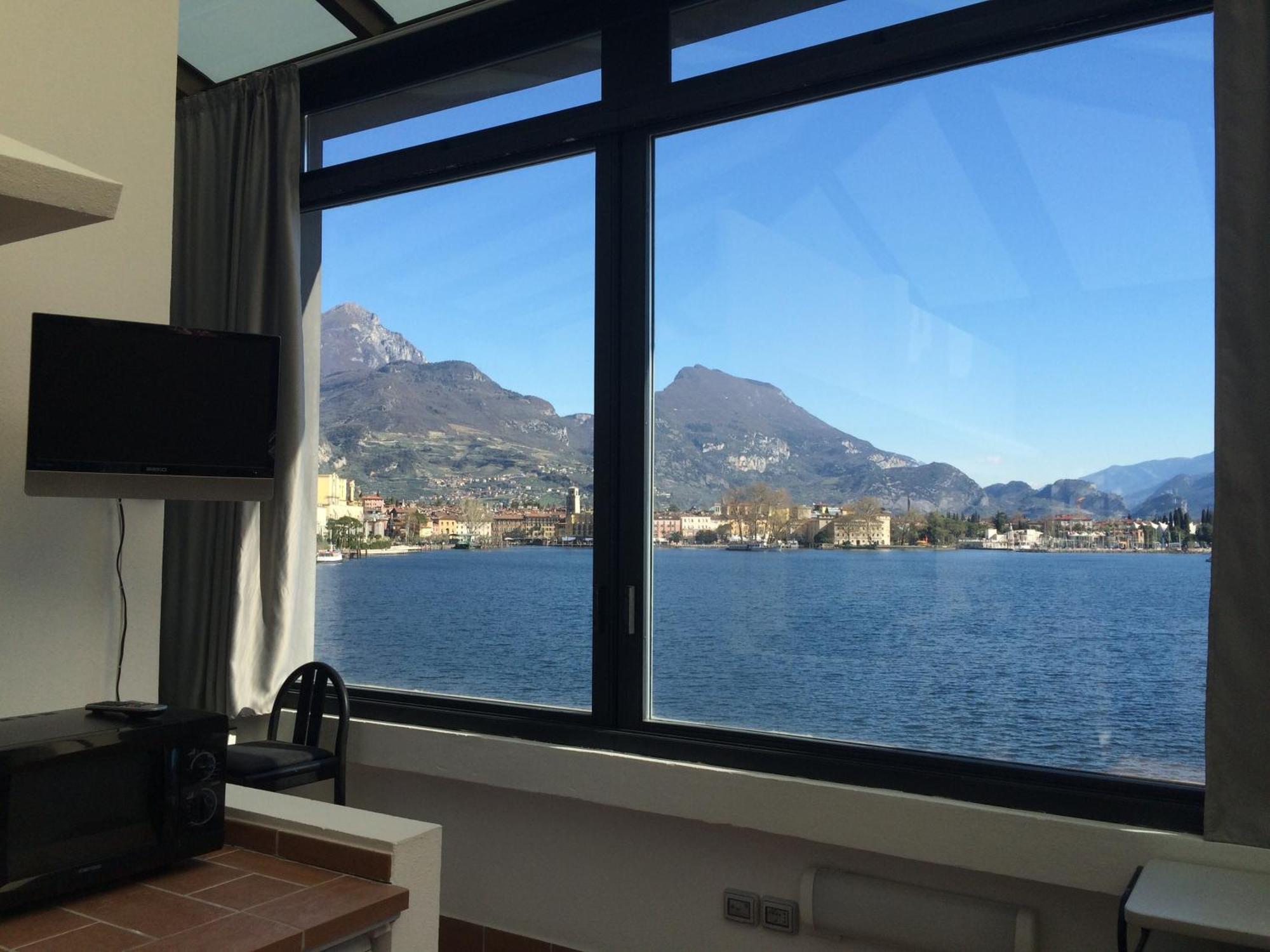 Apartments Excelsior Riva del Garda Rum bild