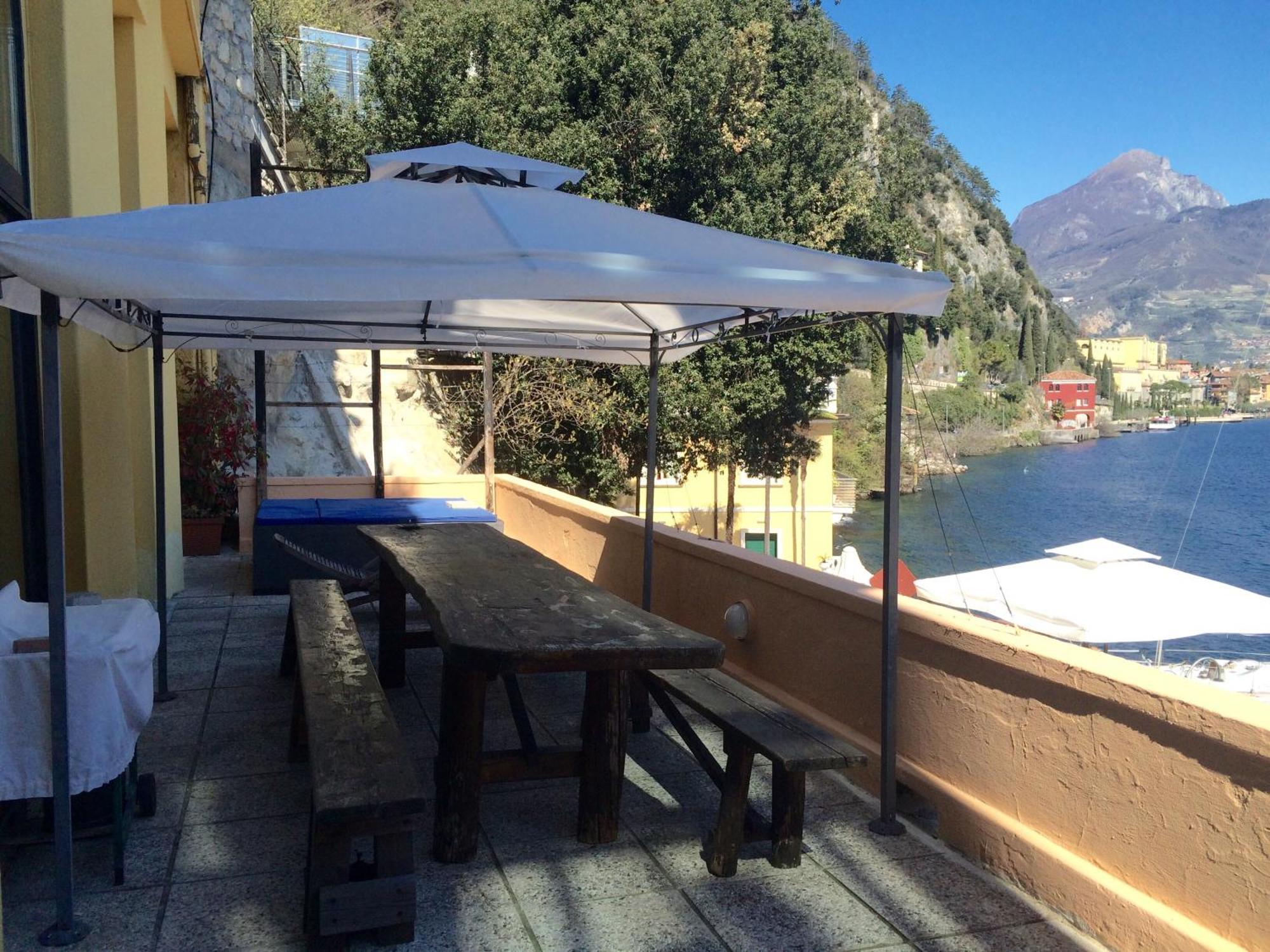 Apartments Excelsior Riva del Garda Rum bild