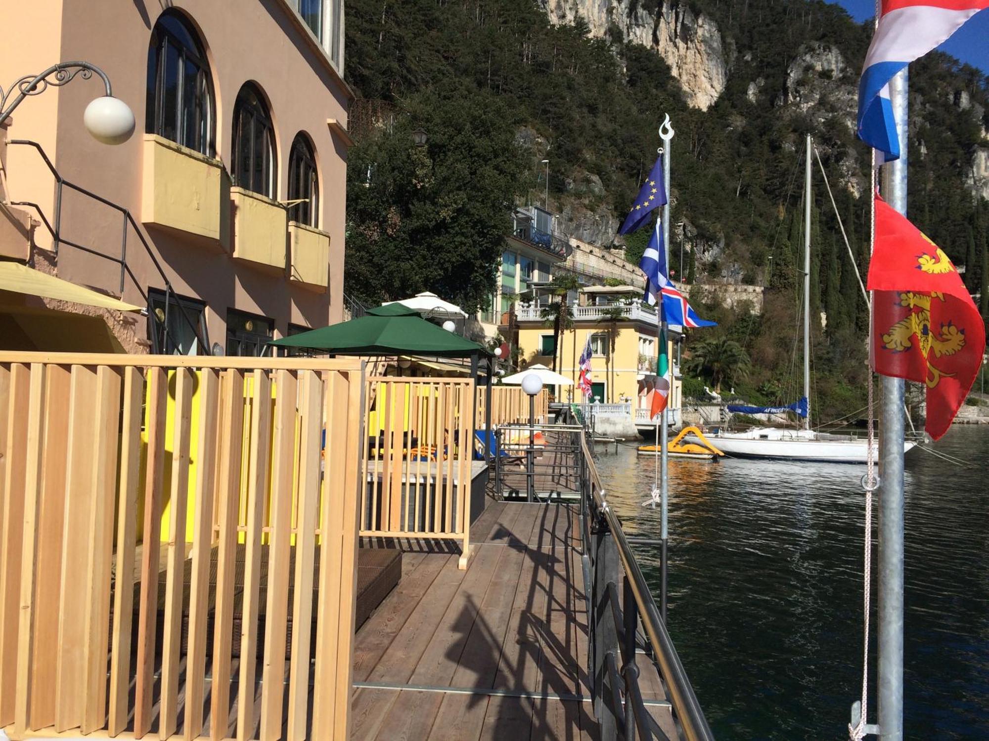 Apartments Excelsior Riva del Garda Rum bild